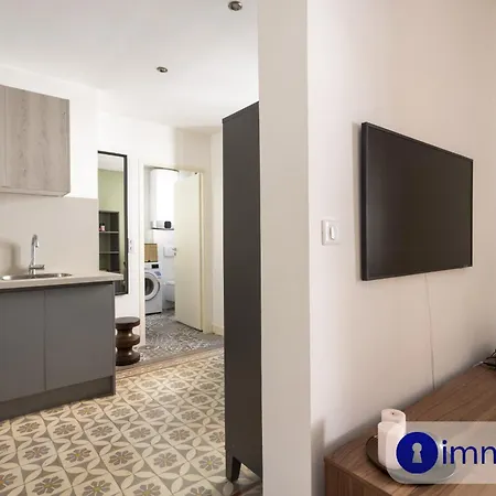 Air-conditioned Near Monaco Apartment